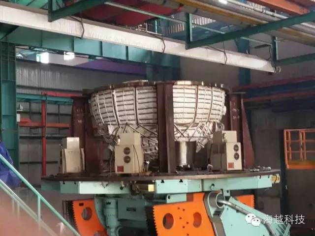 封頭預(yù)熱和消氫處理  封頭直徑2000mm，厚100mm  預(yù)熱150攝氏度，消氫320攝氏度  加熱工裝形式：采用感應(yīng)加熱電纜沿工件外圍均勻纏繞。  加熱時(shí)間：預(yù)熱30~40分鐘，消氫2~3小時(shí)